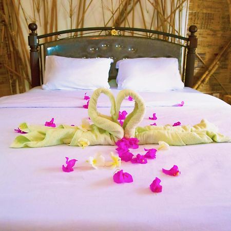 The Rabbit Tree Hostel Gili Meno Extérieur photo