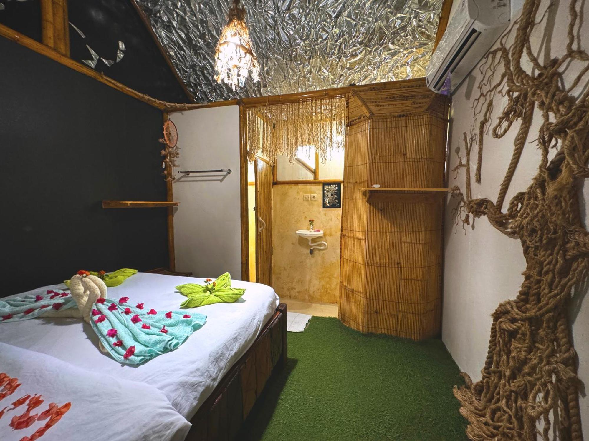The Rabbit Tree Hostel Gili Meno Extérieur photo