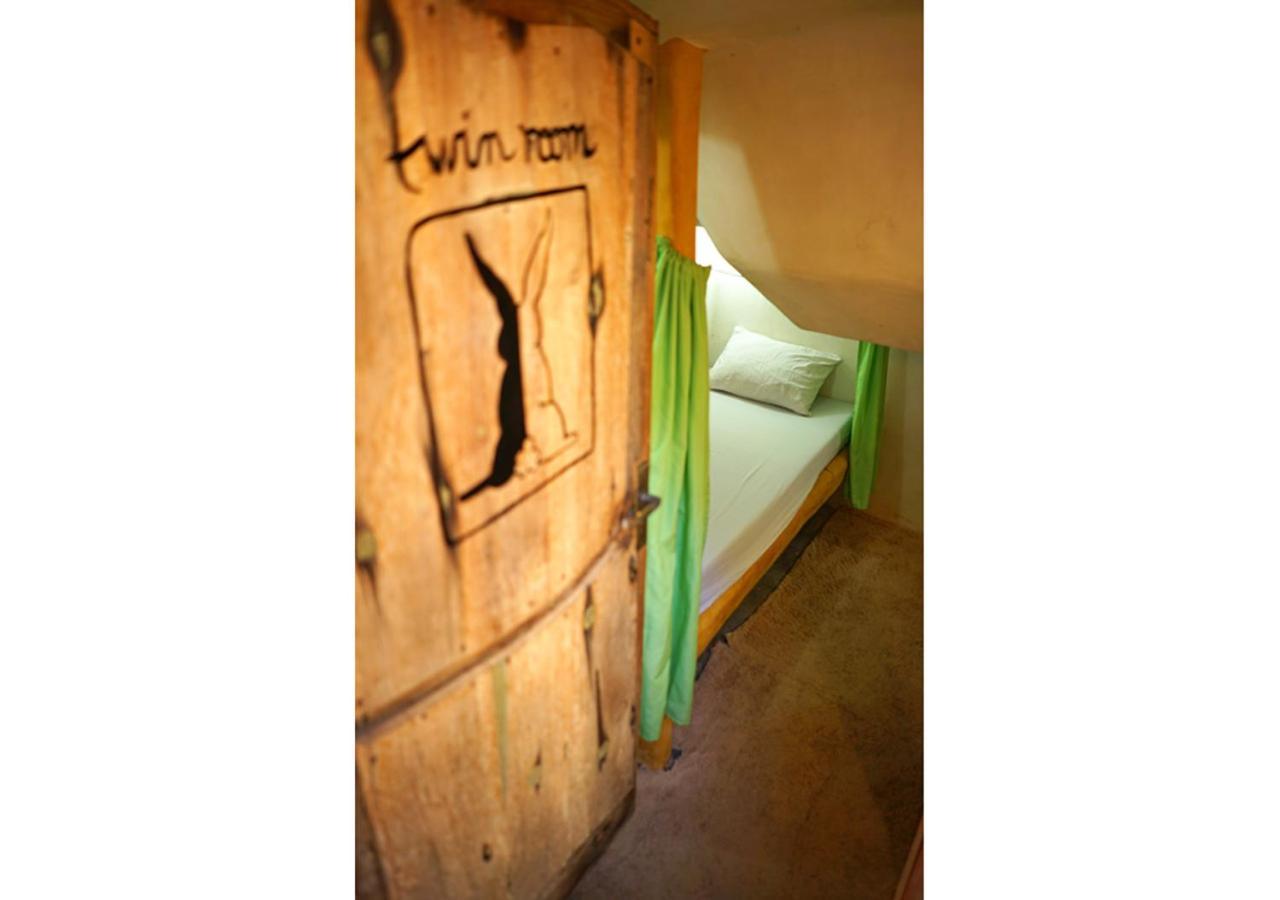 The Rabbit Tree Hostel Gili Meno Extérieur photo