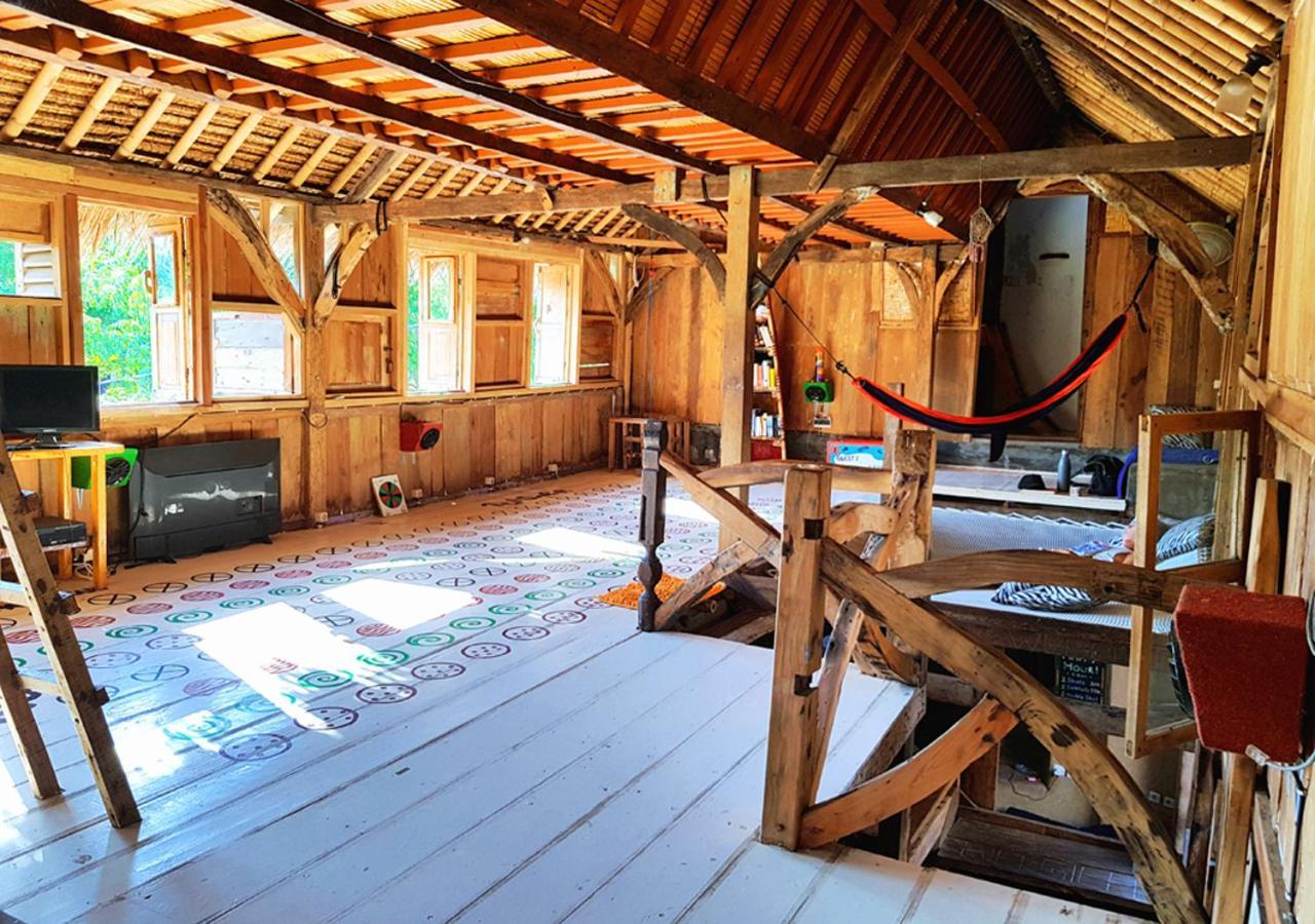The Rabbit Tree Hostel Gili Meno Extérieur photo