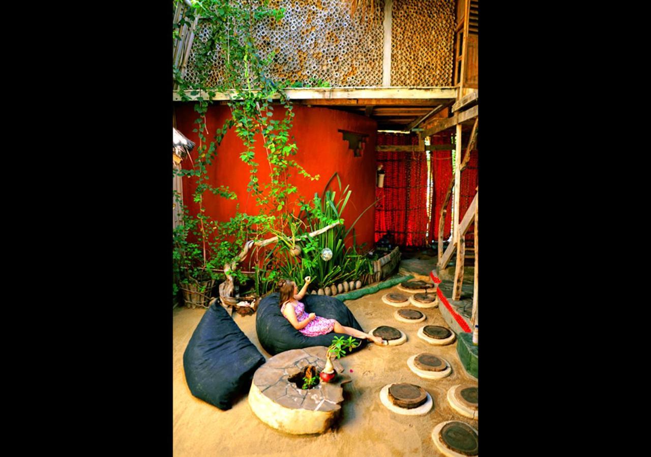 The Rabbit Tree Hostel Gili Meno Extérieur photo